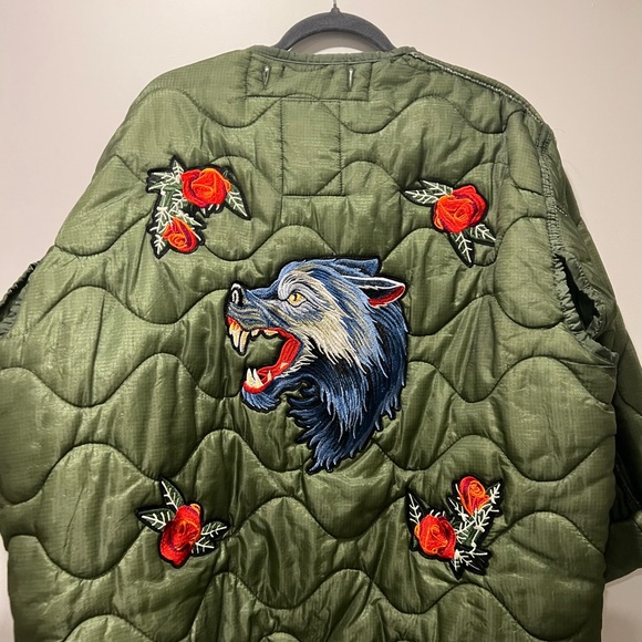 vintage army surplus jacket. With embroidered patches seen on front and back - Picture 2 of 6